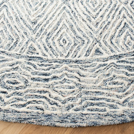 Safavieh Capri 7'-0" x 7'-0" Rug in Ivory / Blue