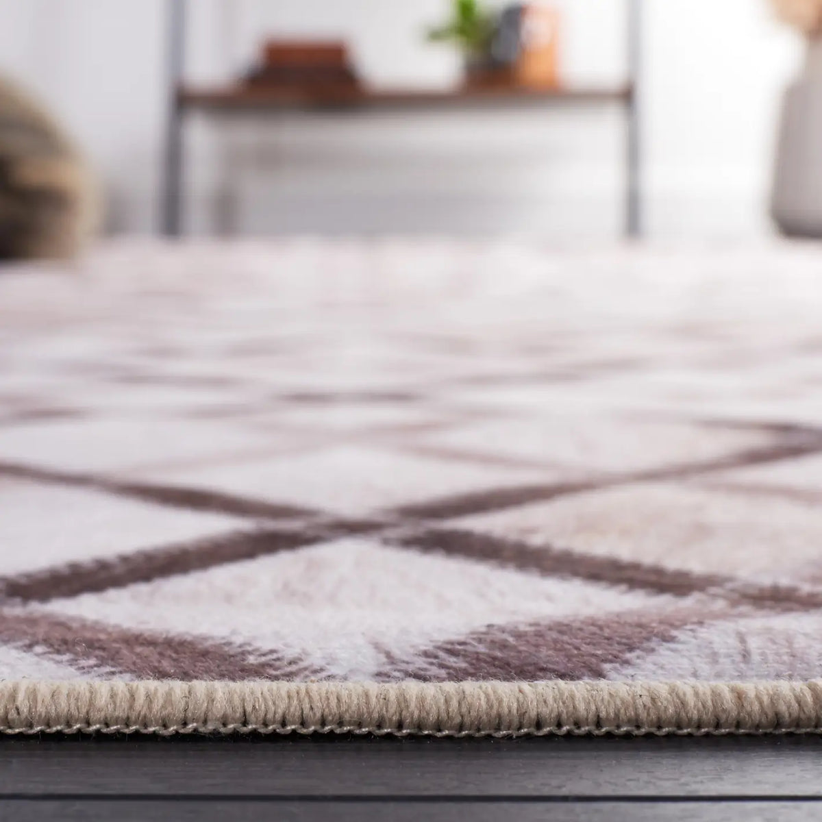 Safavieh Faux Hide 4'-0" x 6'-0" Rug in Beige / Brown