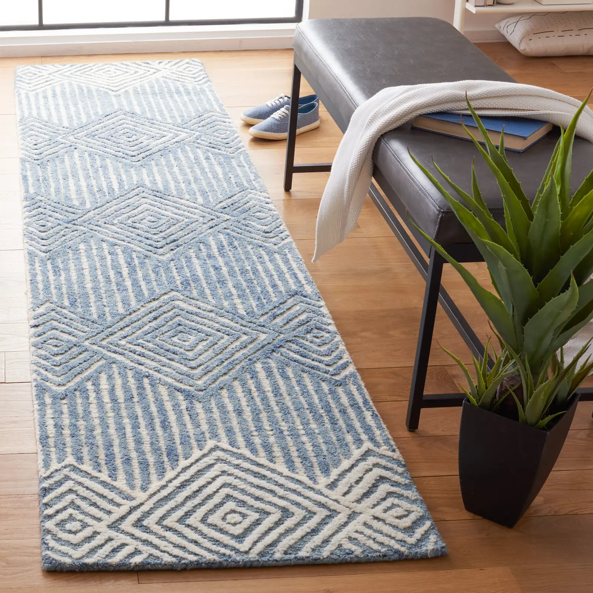Safavieh Metro 2'-3" x 9'-0" Rug in Blue / Ivory