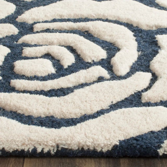Safavieh Cambridge 2'-6" x 8'-0" Rug in Navy / Ivory