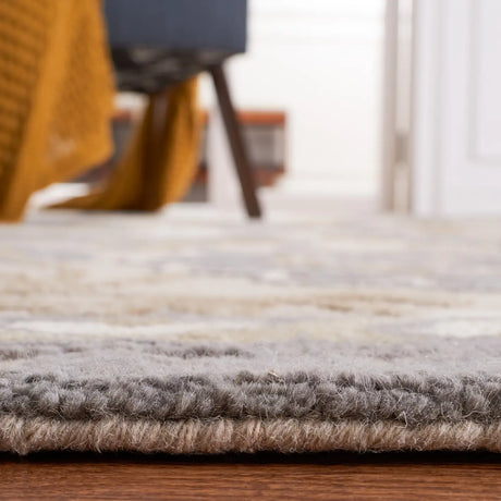 Safavieh Blossom 4'-0" x 6'-0" Rug in Grey / Beige