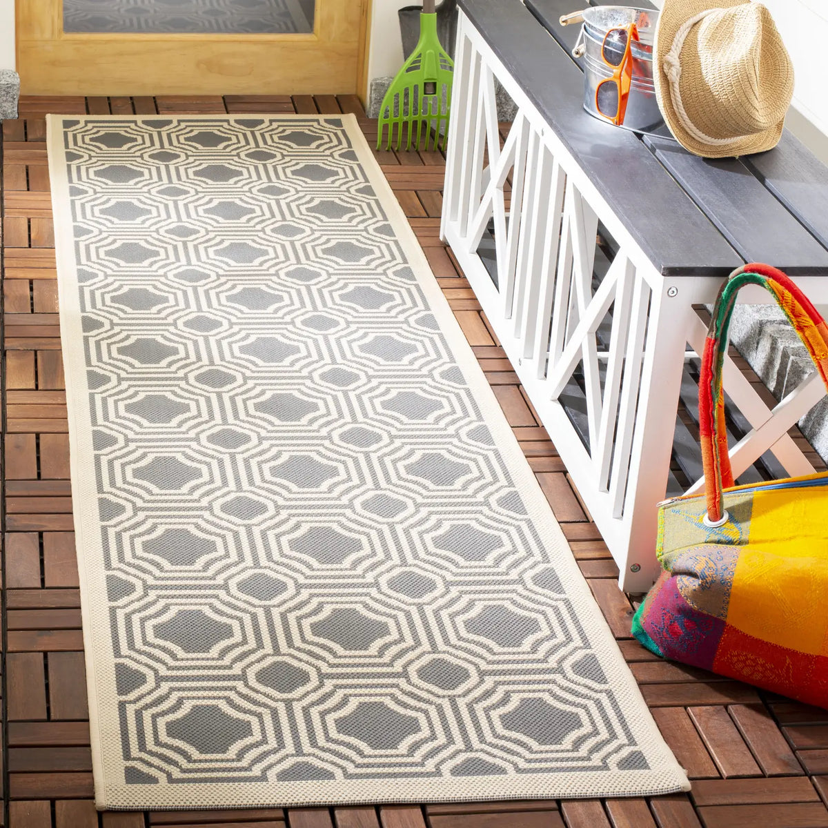 Safavieh Courtyard 2'-3" x 8'-0" Rug in Anthracite / Beige