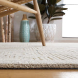 Safavieh Ikat 4'-0" x 6'-0" Rug in Ivory / Grey