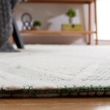 Safavieh Marbella 4'-0" x 6'-0" Rug in Green / Ivory