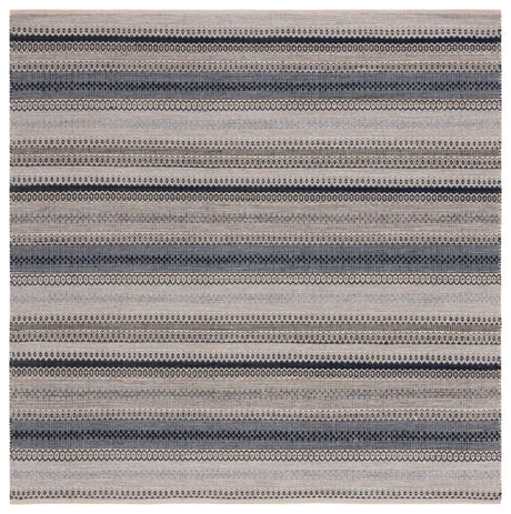 Safavieh Montauk 6'-0" x 6'-0" Rug in Grey / Black