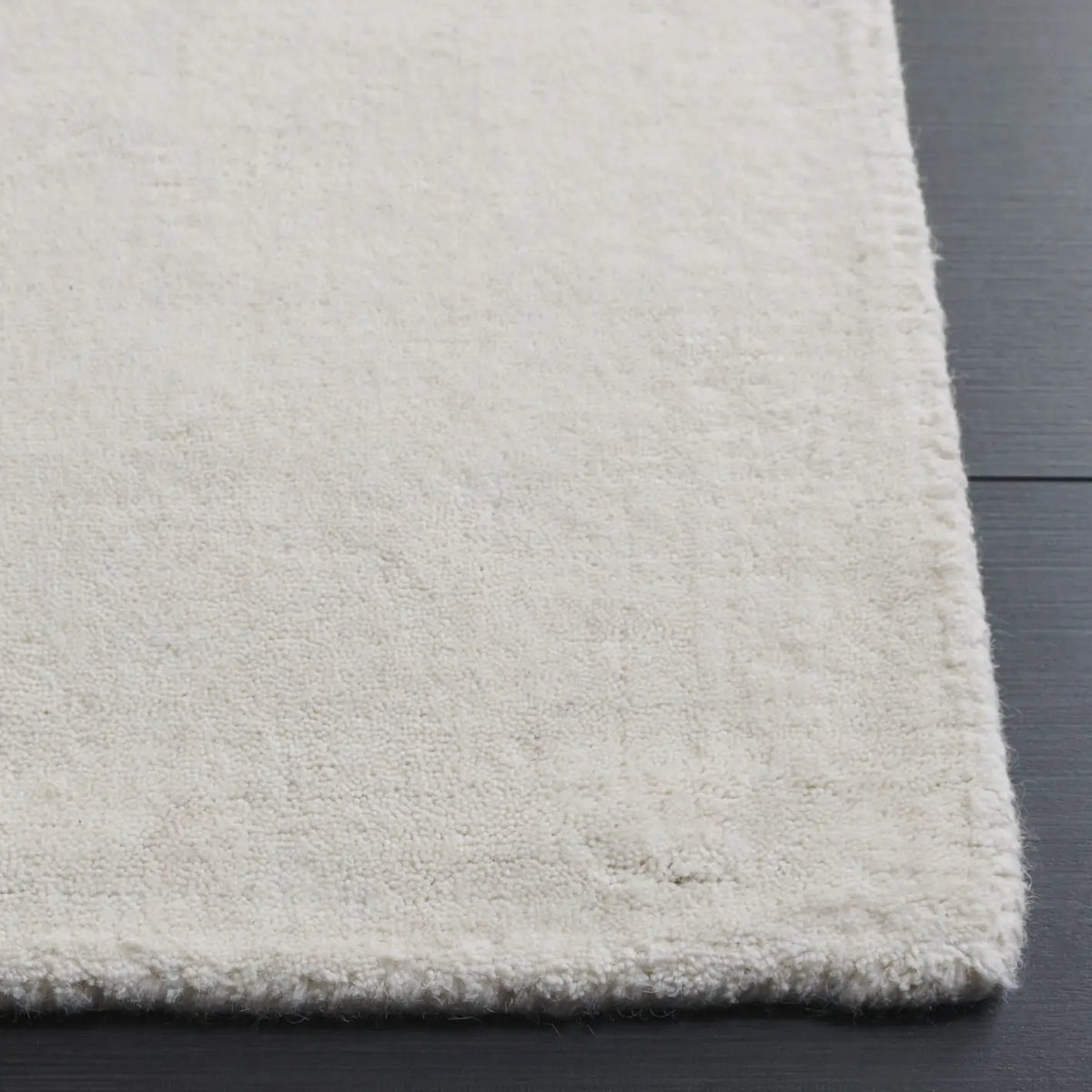 Safavieh Mykonos 4'-0" x 6'-0" Rug in Ivory