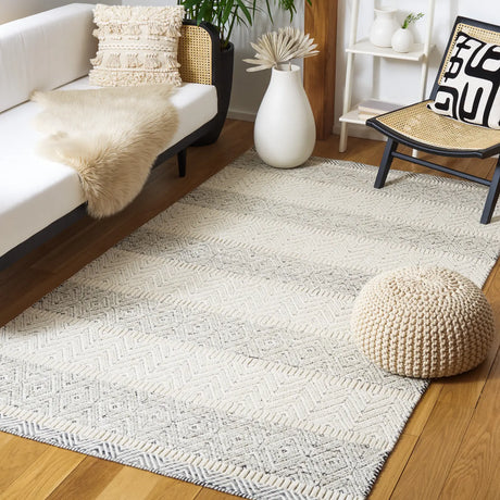 Safavieh Martha Stewart 4'-0" x 6'-0" Rug in Ivory / Grey