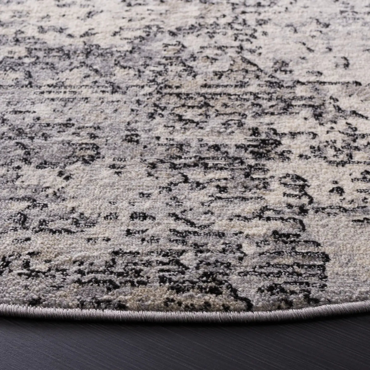 Safavieh Jasper 100 6'-7" x 6'-7" Rug in Ivory / Black