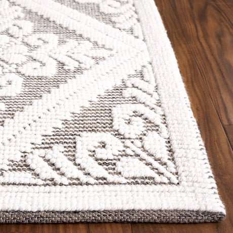 Safavieh Vermont 4'-0" x 6'-0" Rug in Ivory / Brown