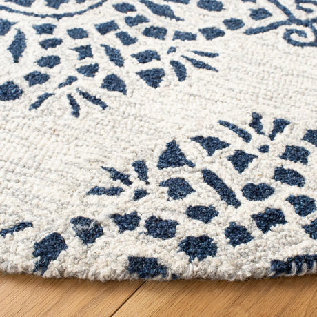 Safavieh Micro-Loop 5'-0" x 5'-0" Rug in Ivory / Blue