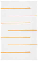 Safavieh Montauk 4'-0" x 6'-0" Rug in Ivory / Gold