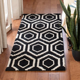 Safavieh Chatham 2'-3" x 7'-0" Rug in Black / Ivory