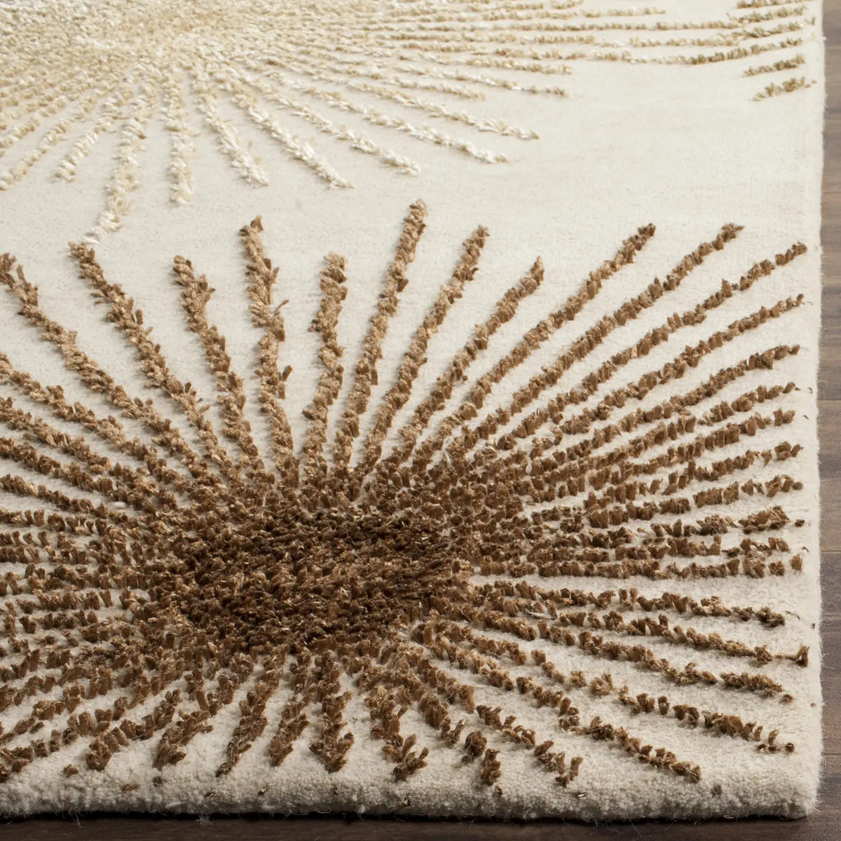 Safavieh Soho 5'-0" x 8'-0" Rug in Beige