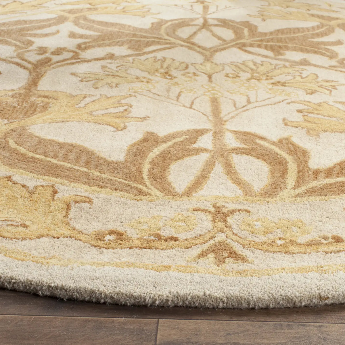 Safavieh Antiquity 6'-0" x 6'-0" Rug in Beige / Gold