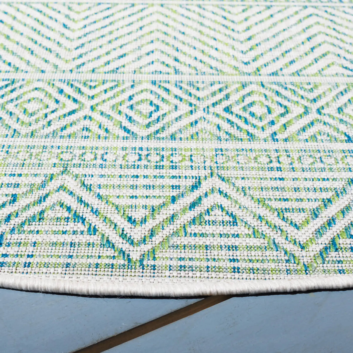 Safavieh Courtyard 6'-7" x 6'-7" Rug in Beige / Green