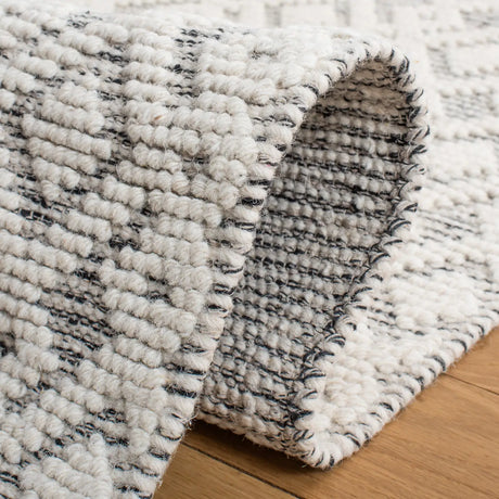 Safavieh Vermont 4'-0" x 6'-0" Rug in Ivory / Grey