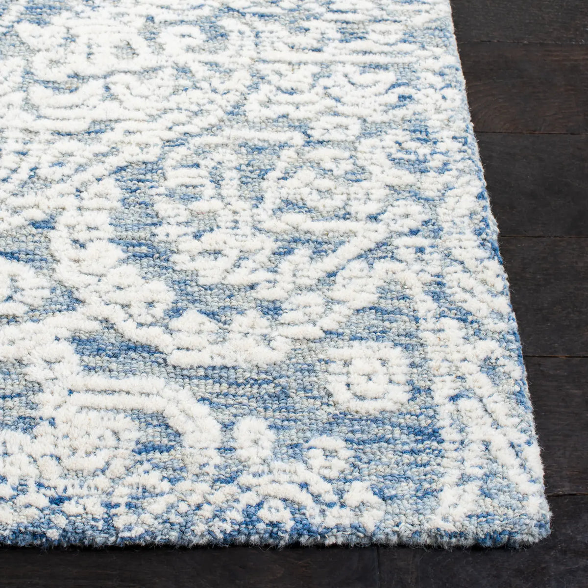 Safavieh Metro 4'-0" x 6'-0" Rug in Blue / Ivory