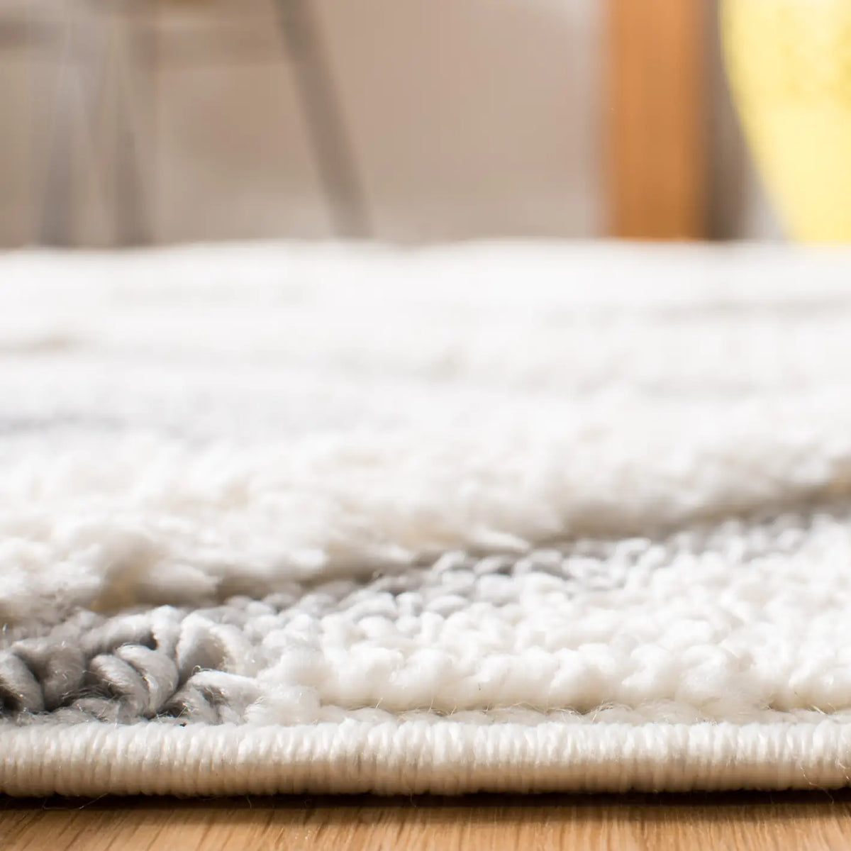 Safavieh Moroccan Tassel Shag 4'-0" x 6'-0" Rug in Ivory / Grey
