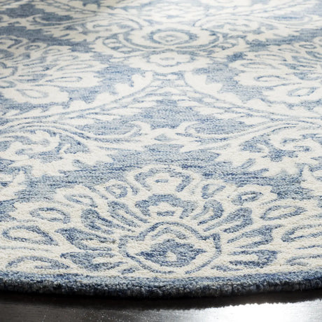 Safavieh Blossom 6'-0" x 6'-0" Rug in Blue / Ivory