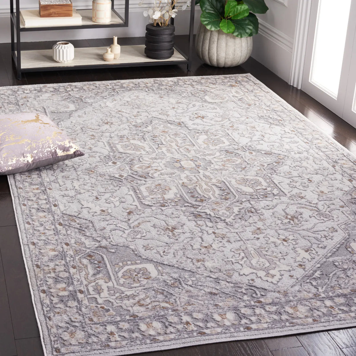 Safavieh Eternal 4'-0" x 6'-0" Rug in Grey / Beige
