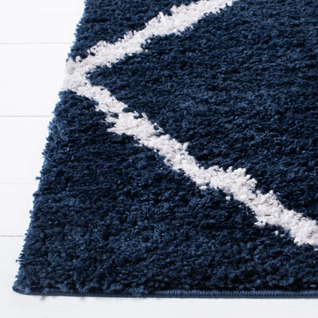 Safavieh August Shag 500 5'-5" x 7'-7" Rug in Navy / Ivory