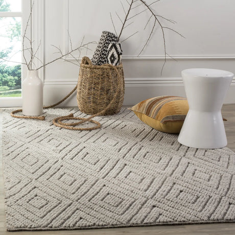 Safavieh Natura 5'-0" x 8'-0" Rug in Silver