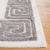 Safavieh Metro 4'-0" x 6'-0" Rug in Ivory / Grey
