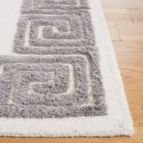 Safavieh Metro 4'-0" x 6'-0" Rug in Ivory / Grey