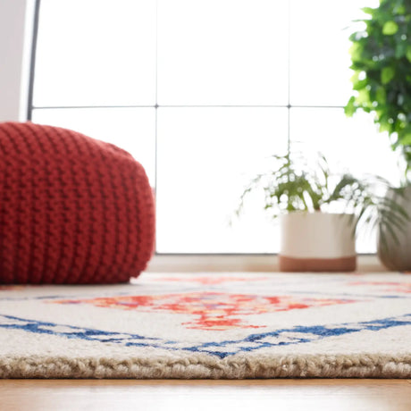 Safavieh Aspen 4'-0" x 6'-0" Rug in Ivory / Multi