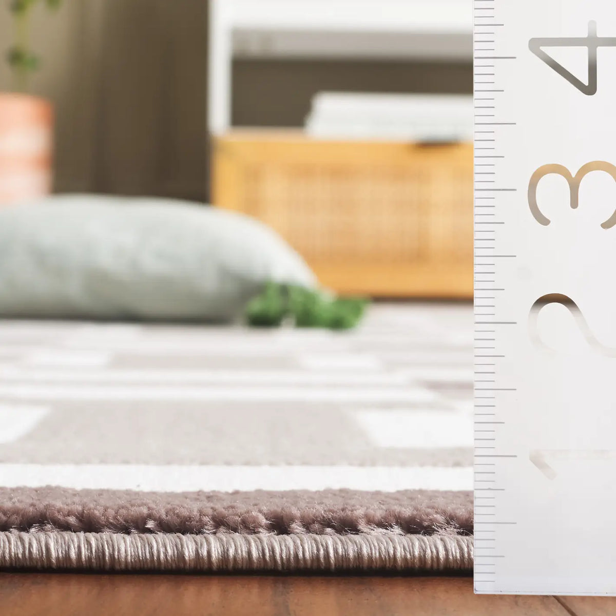 Safavieh Groove 4'-0" x 6'-0" Rug in Ivory / Beige