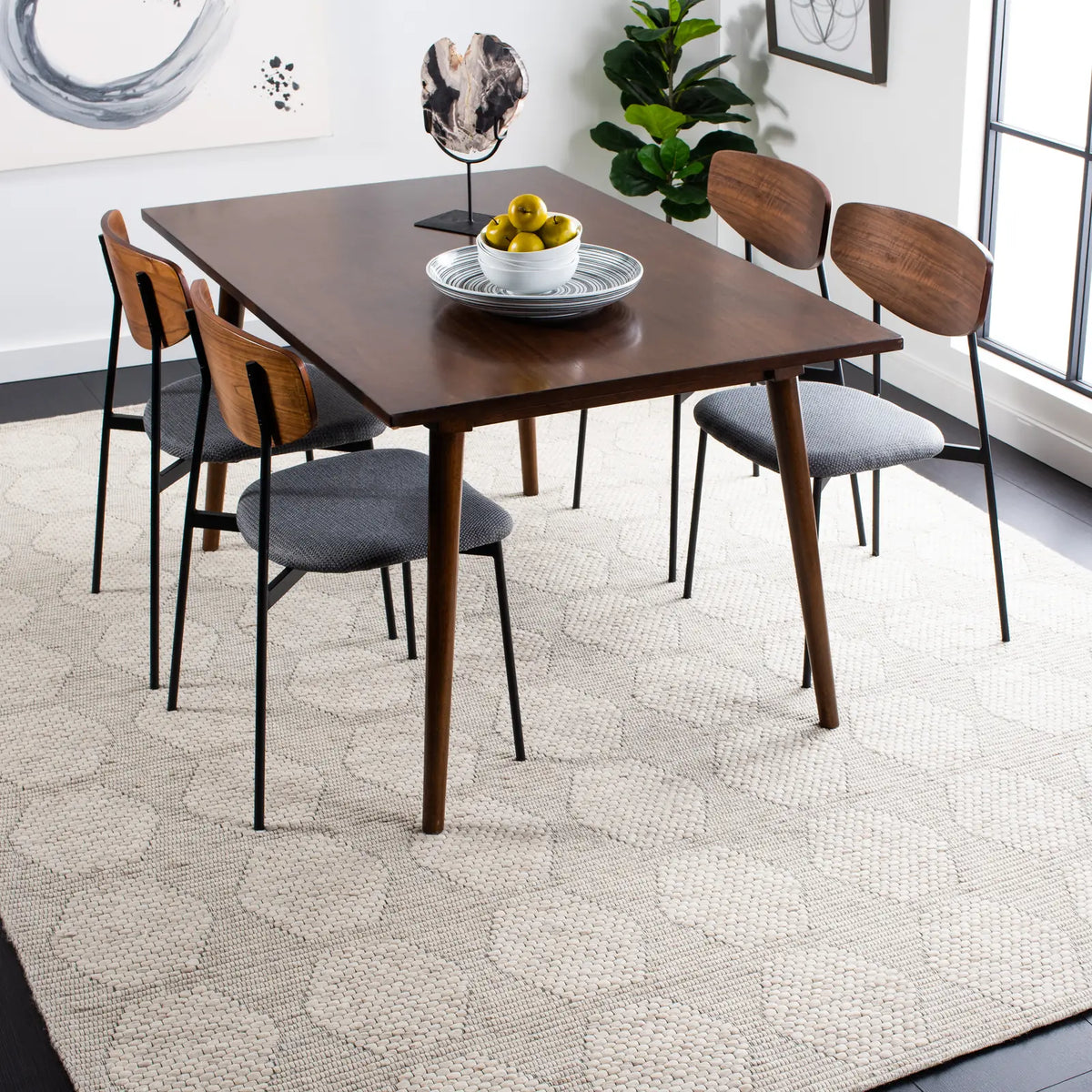 Safavieh Marbella 6'-0" x 9'-0" Rug in Beige