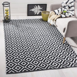 Safavieh Montauk 5'-0" x 8'-0" Rug in Black / Ivory
