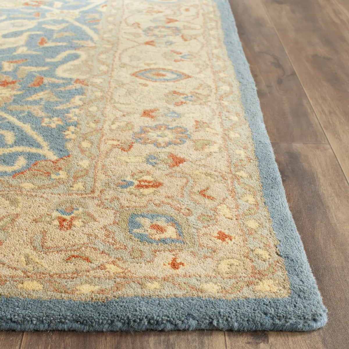 Safavieh Antiquity 4'-0" x 6'-0" Rug in Blue