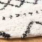 Safavieh Arizona Shag 5'-1" x 5'-1" Rug in Ivory / Black