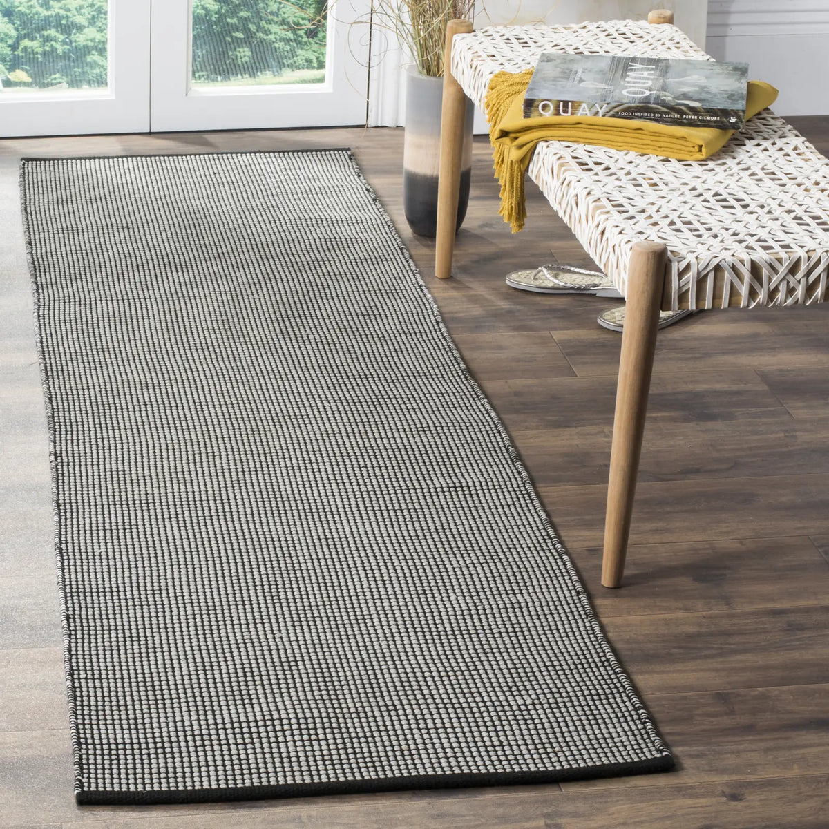 Safavieh Montauk 2'-3" x 10'-0" Rug in Ivory / Black