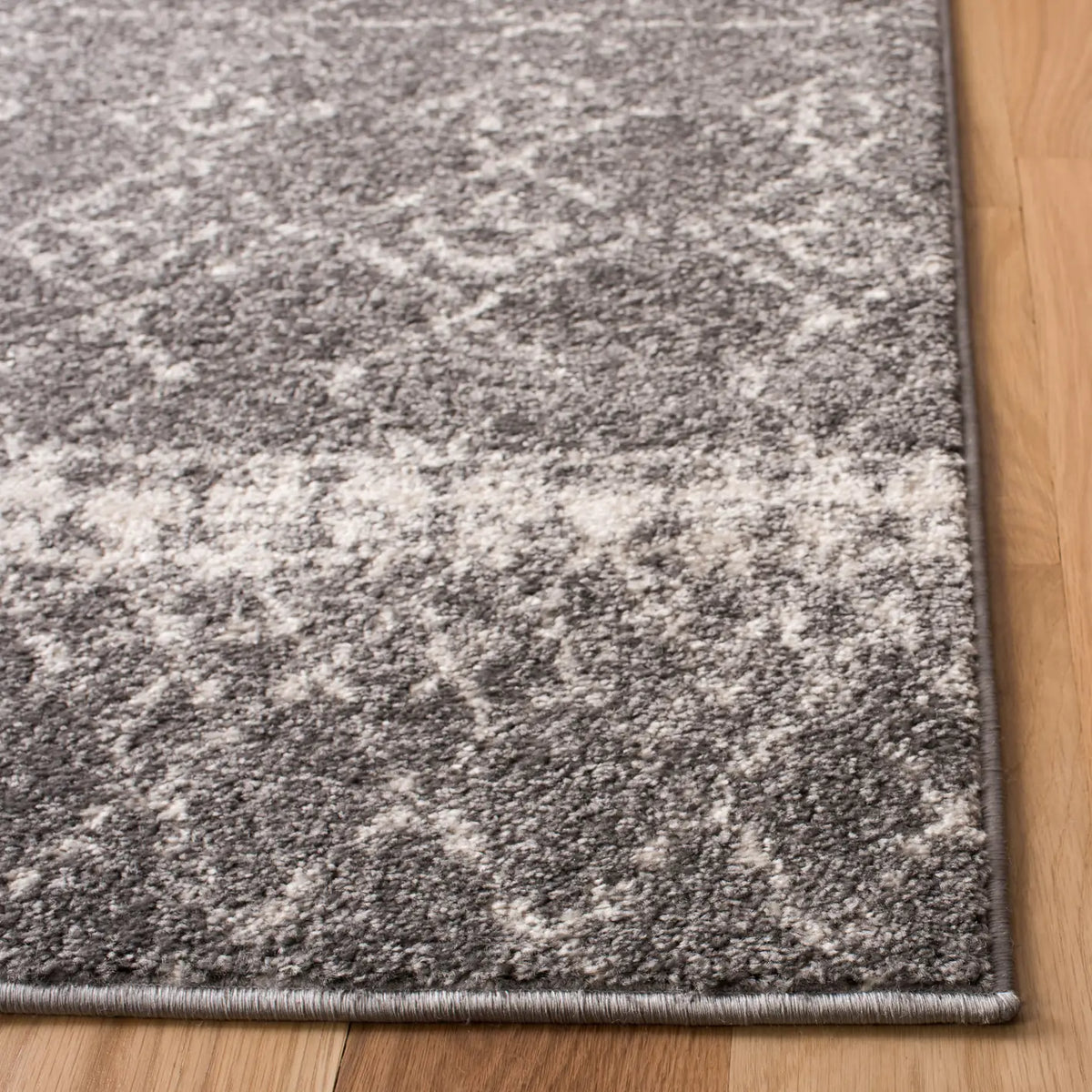 Safavieh Tulum 4'-0" x 6'-0" Rug in Grey / Ivory