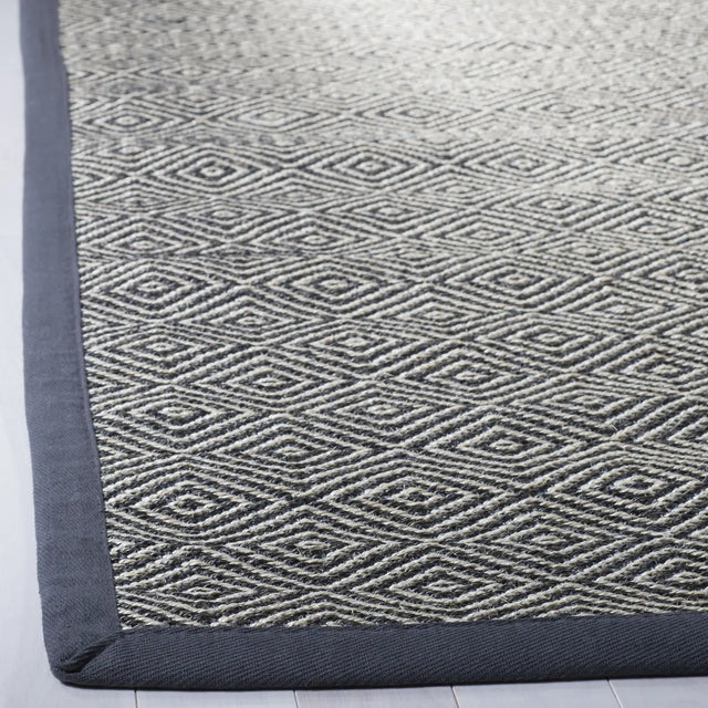Safavieh Natural Fiber 4'-0" x 6'-0" Rug in Natural / Dark Grey