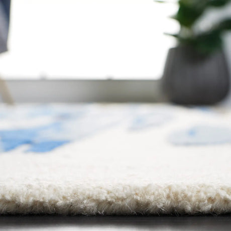 Safavieh Rodeo Drive 4'-0" x 6'-0" Rug in Ivory / Blue