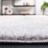 Safavieh Norway 4'-0" x 6'-0" Rug in Grey / Ivory