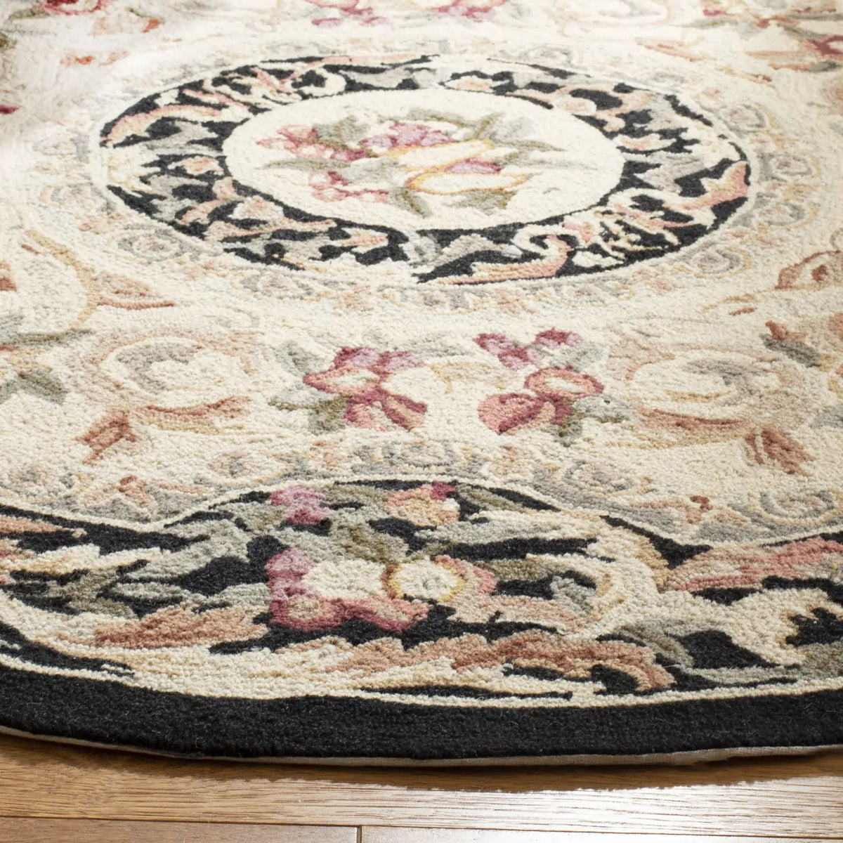 Safavieh Chelsea 5'-6" x 5'-6" Rug in Black