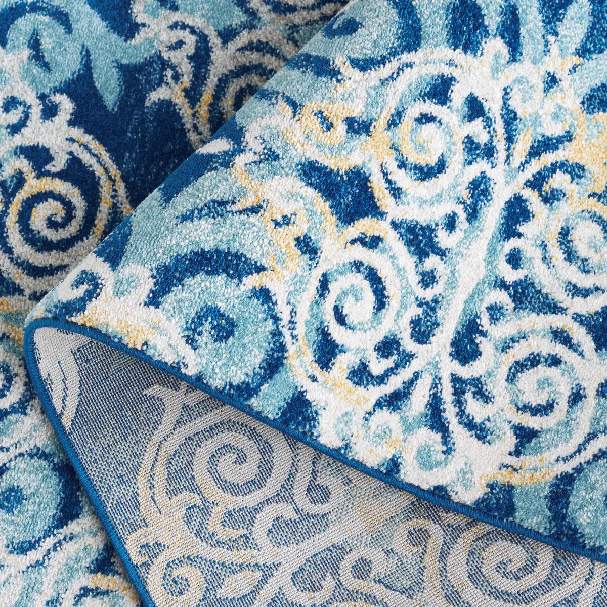 Safavieh Evoke 4'-0" x 6'-0" Rug in Royal / Light Blue