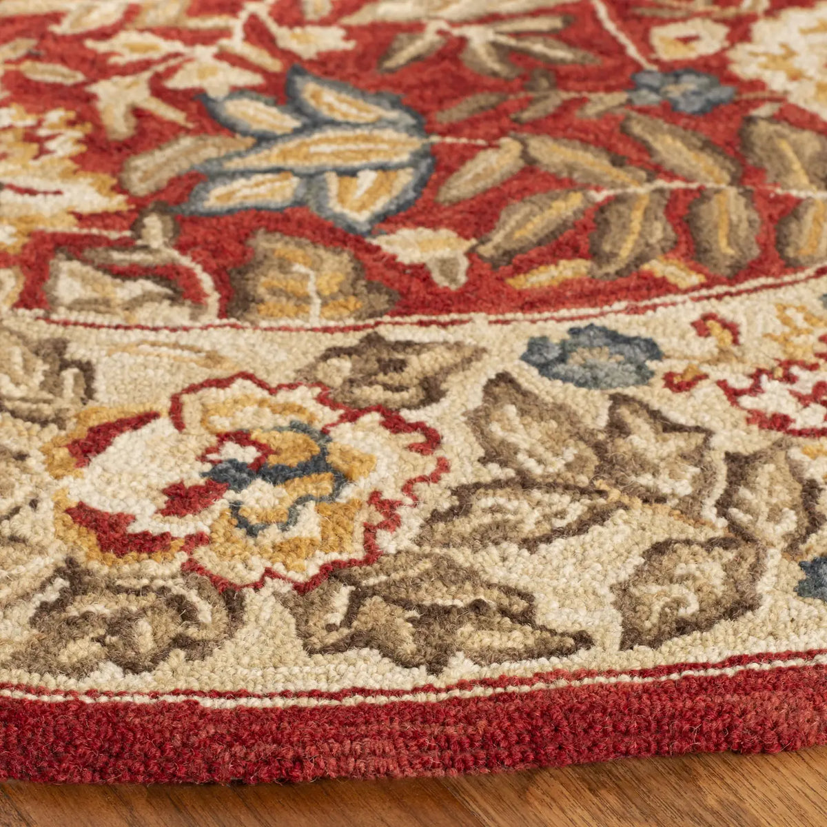 Safavieh Chelsea 5'-6" x 5'-6" Rug in Red / Ivory