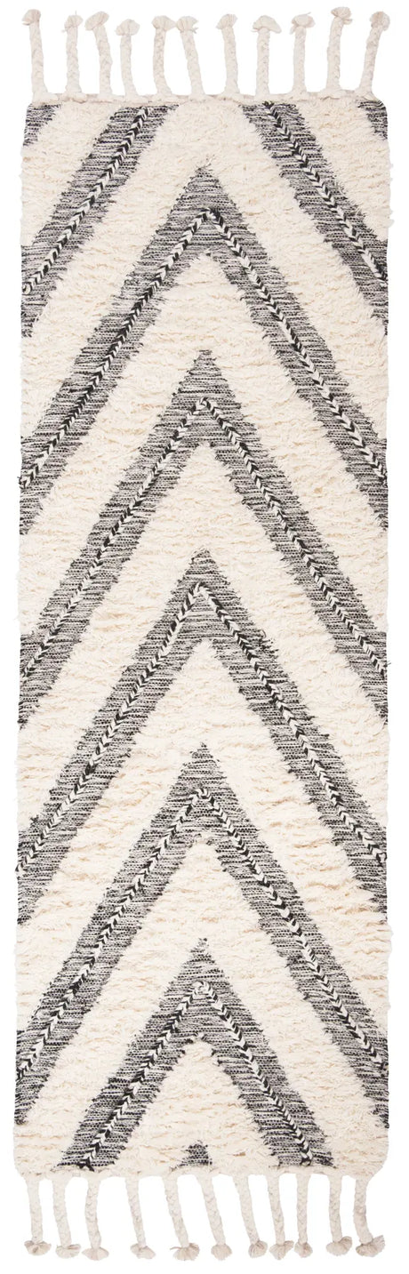 Safavieh Kenya 2'-3" x 10'-0" Rug in Black / Ivory
