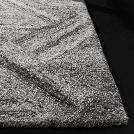 Safavieh Abstract 5'-0" x 8'-0" Rug in Grey / Black