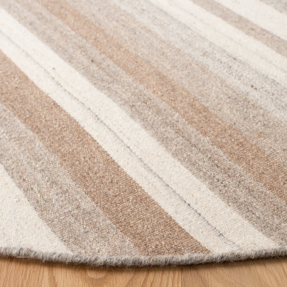 Safavieh Dhurries 7'-0" x 7'-0" Rug in Natural / Camel