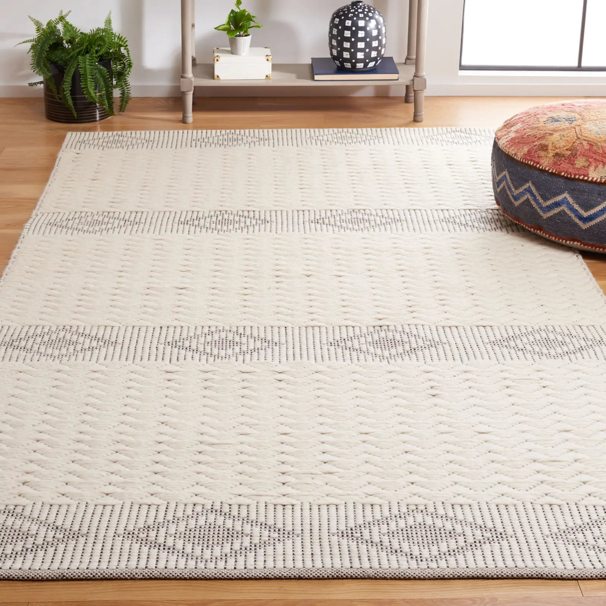 Safavieh Natura 4'-0" x 6'-0" Rug in Ivory / Black