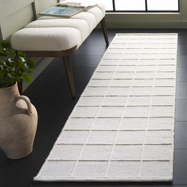 Safavieh Natura 2'-3" x 8'-0" Rug in Ivory