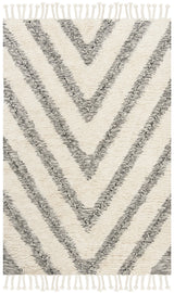 Safavieh Kenya 4'-0" x 6'-0" Rug in Black / Ivory