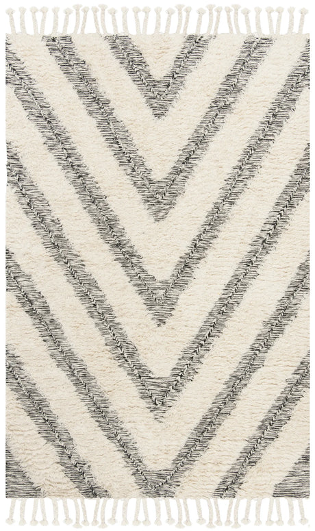 Safavieh Kenya 4'-0" x 6'-0" Rug in Black / Ivory
