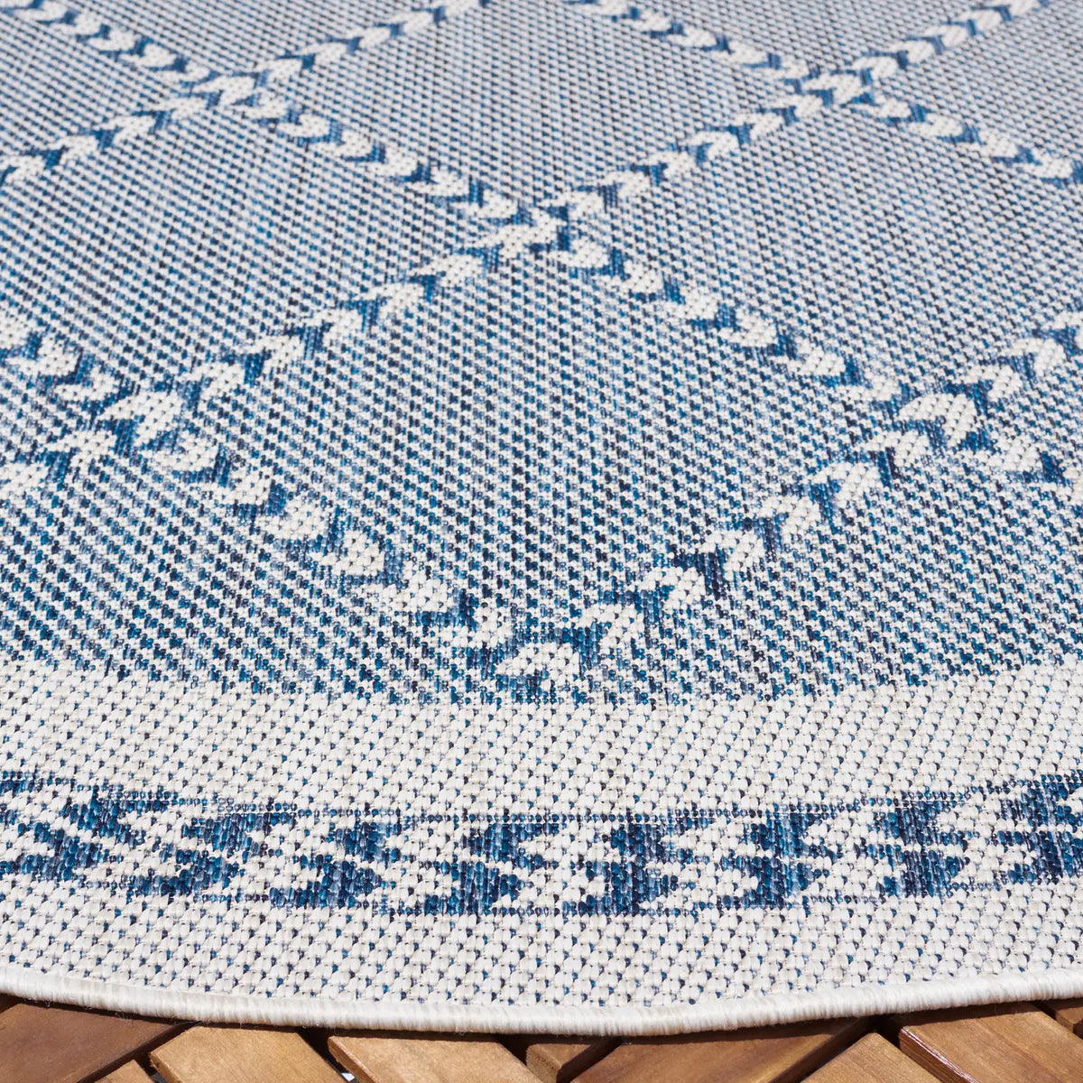 Safavieh Courtyard 6'-7" x 6'-7" Rug in Navy / Ivory